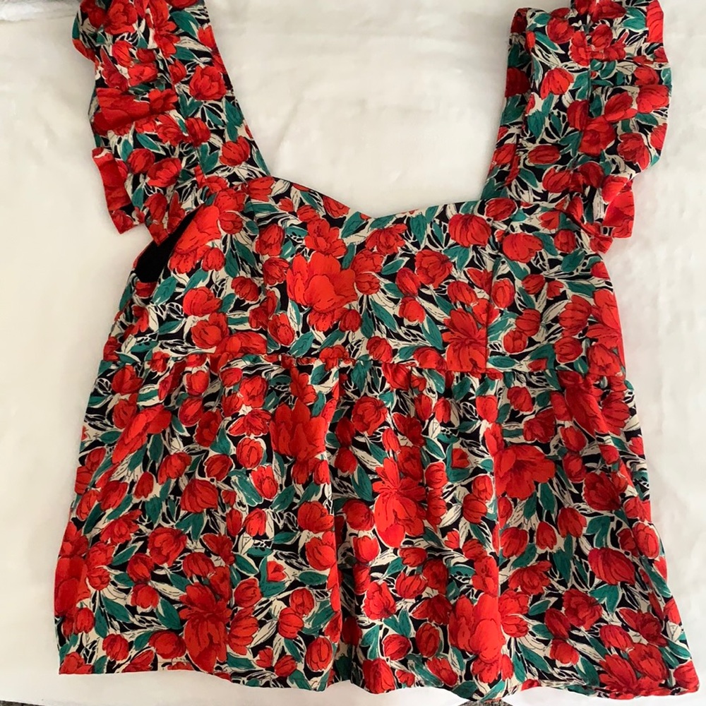 Super cute fresh top.